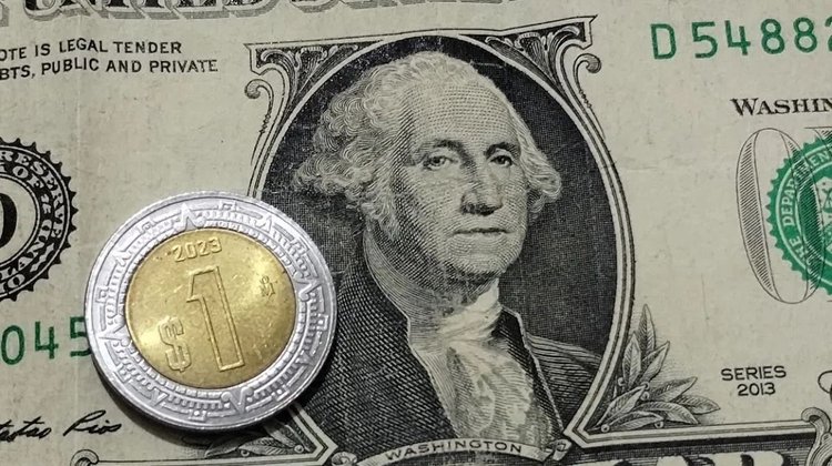 Arranca dólar octubre con fuerza sobre el peso: escala a $18.40 