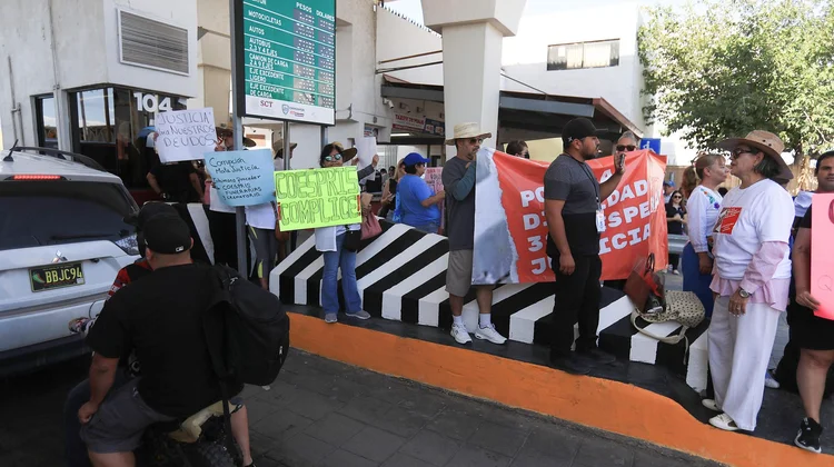 Protestas tras un mes de hallar 386 cuerpos en crematorio