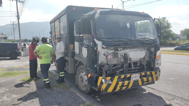 Motociclista resulta lesionado tras choque con camión de carga