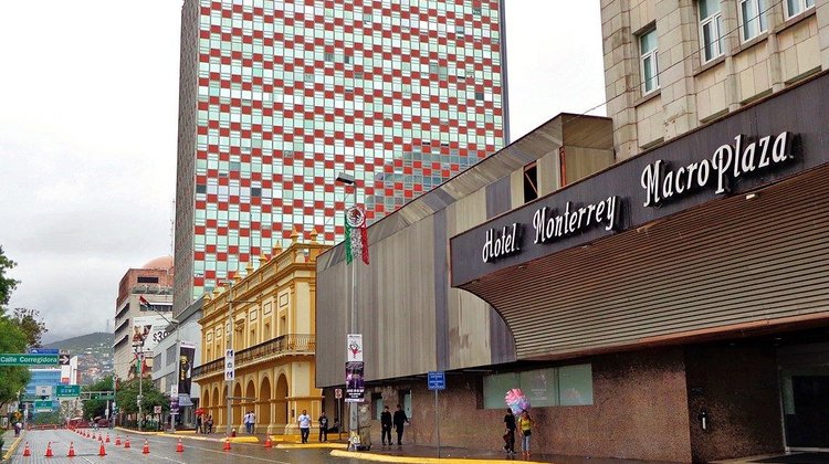 Anuncian cierre vial en Monterrey por carreras 10K y 21K
