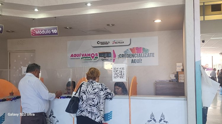 Saltillo celebra nuevo transporte y credencial con beneficios