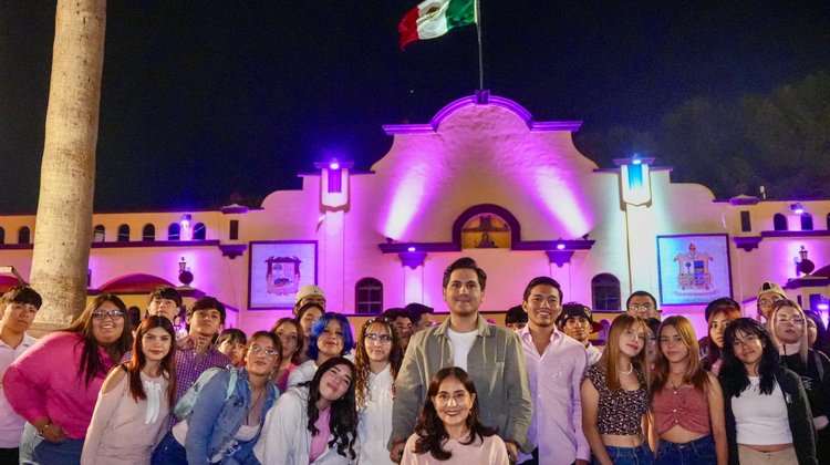 Ramos Arizpe se viste de rosa en lucha contra el cáncer de mama