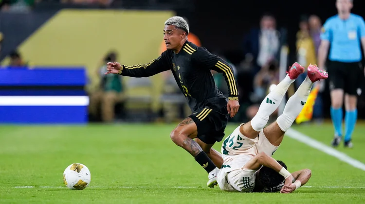 México vence a Arabia Saudí y va contra Honduras a la semifinal