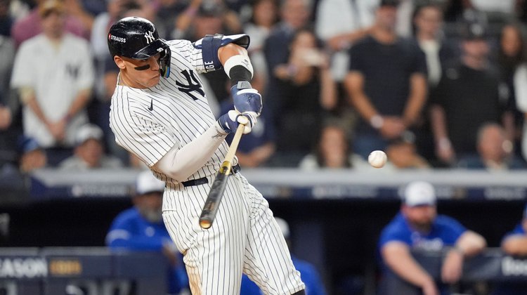 Yankees derrotan 9-6 a Toronto para acercarse en Serie Divisional
