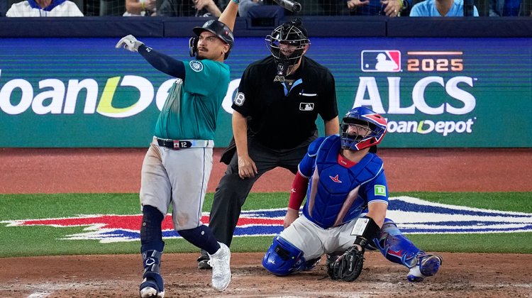 Mariners toman ventaja en la serie tras vencer 10-3 a Toronto