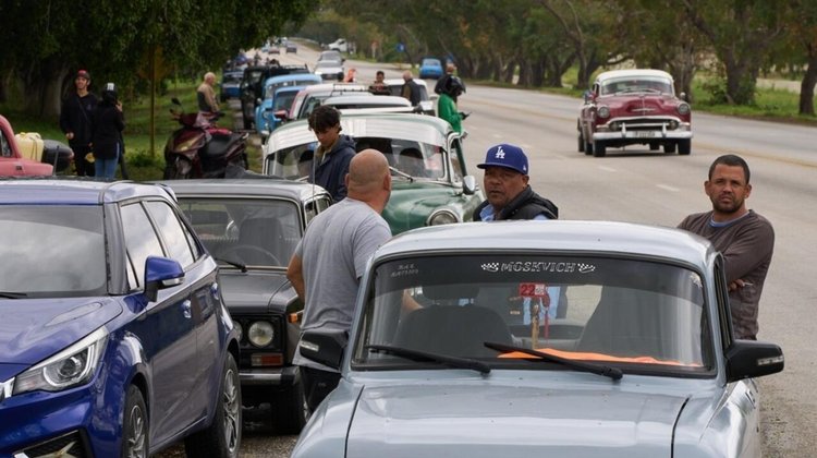 Rusia busca ayudar a Cuba tras quedarse sin combustible aéreo