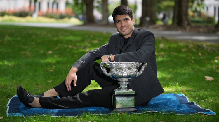 Alcaraz celebra histórico Australian Open y piensa en un tatuaje