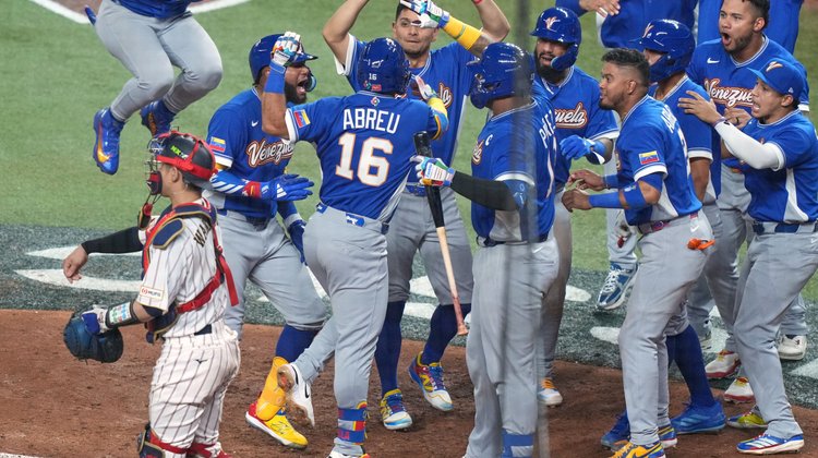 Venezuela vence al campeón defensor Japón y avanza a semifinales