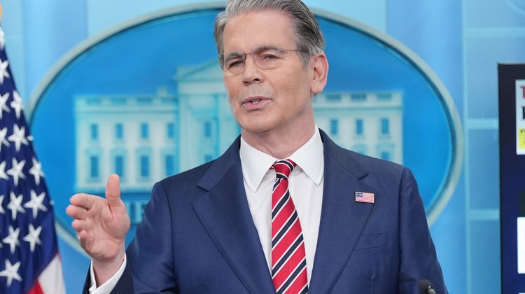 EUA descarta extender exención para petróleo ruso e iraní