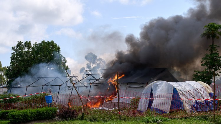 Incendian centro de tratamiento del ébola en el Congo