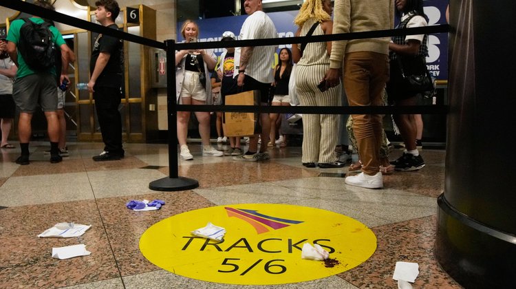 Apuñalamiento en metro de Nueva York deja seis heridos