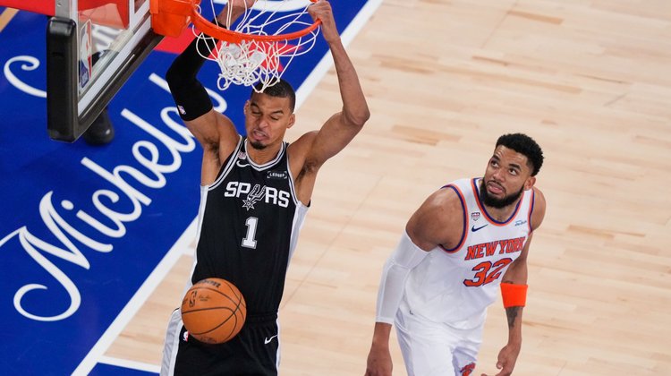 Spurs reaccionan en la finales y vencen 115-11 a los Knicks