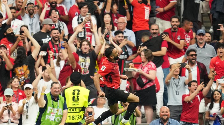 Egipto remonta y golea 3-1 a Nueva Zelanda para liderar su grupo
