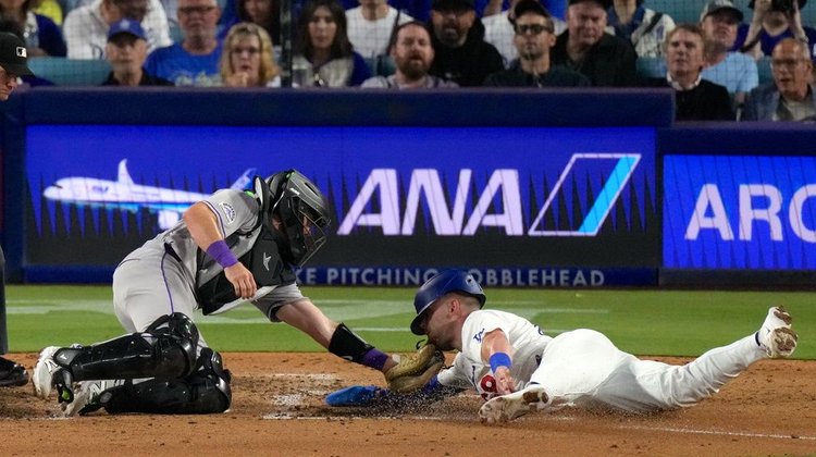 Rockies remontan y derrotan 4-3 a los Dodgers