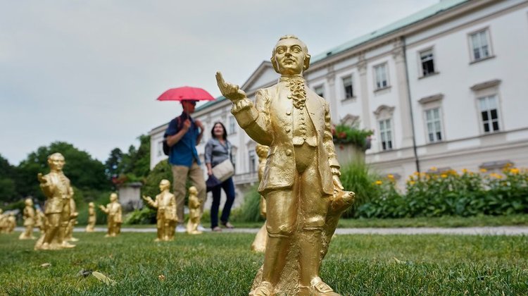 Instala Salzburgo 300 estatuas por el aniversario 270 de Mozart