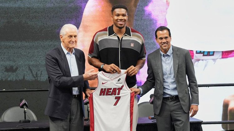 Giannis Antetokounmpo inicia una nueva era con Miami Heat