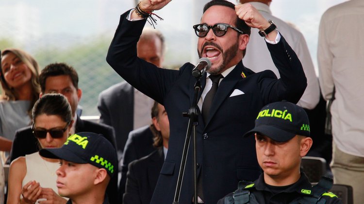 De la Espriella asume la Presidencia de Colombia