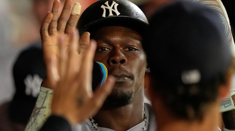 Yankees vencen a Angelinos con jonrones de Jones y Chisholm