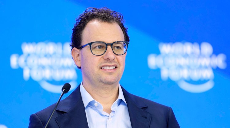 El CEO de Anthropic pide ralentizar el desarrollo de la IA