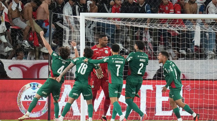 Salva Carlos Miguel al Palmeiras y lo mete a semifinales