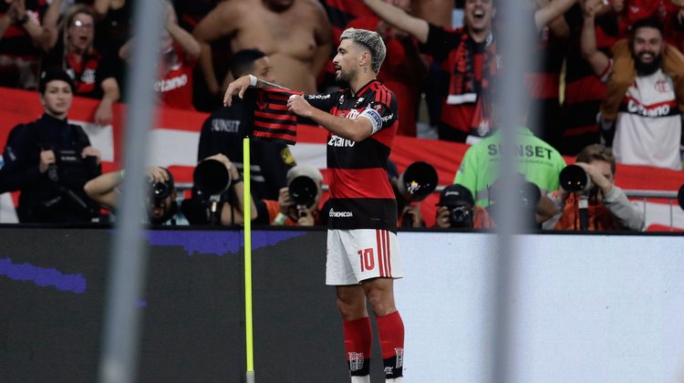 Sufre Flamengo, pero completa las semifinales de Libertadores