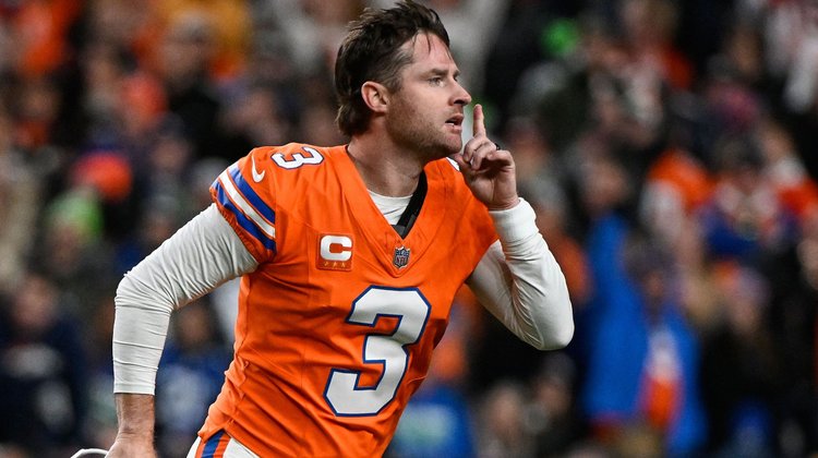 Derrotan Broncos a Seahawks en tiempo extra por 17-14