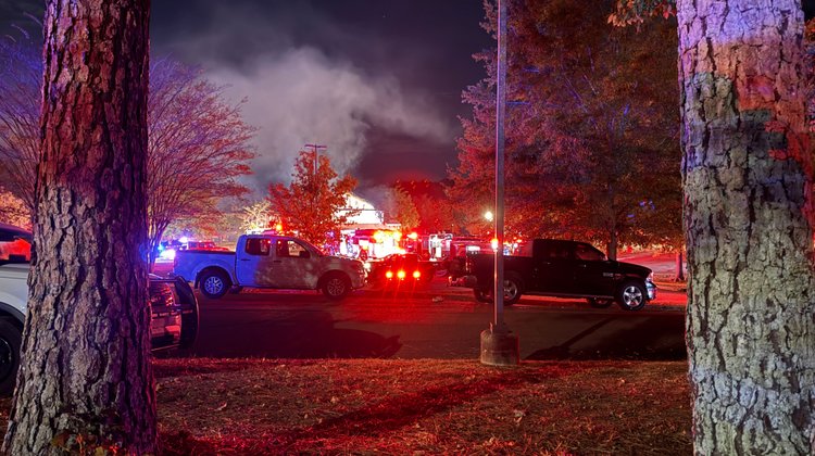 Devora incendio residencia de adultos mayores en Mississippi