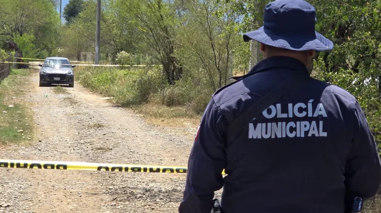 Quitan vehículo a conductor de Didi; lo abandonan en Montemorelos