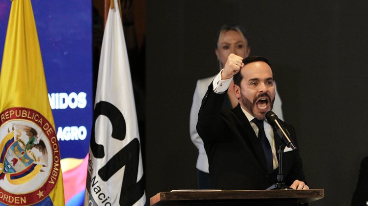 De la Espriella dona su primer salario a hogares geriátricos