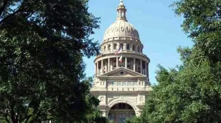 Anuncian cierre del capitolio de Texas debido a protestas en EUA