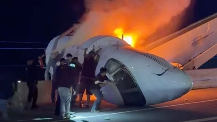 Investigan cargamento de armas en avión estrellado en Laredo