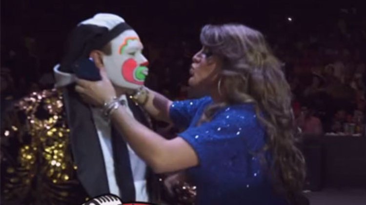 Brincos Dieras besa a hombre durante show y fan se emociona