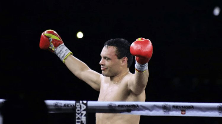Julio César Chávez Jr. vence a John Caicedo por nocaut