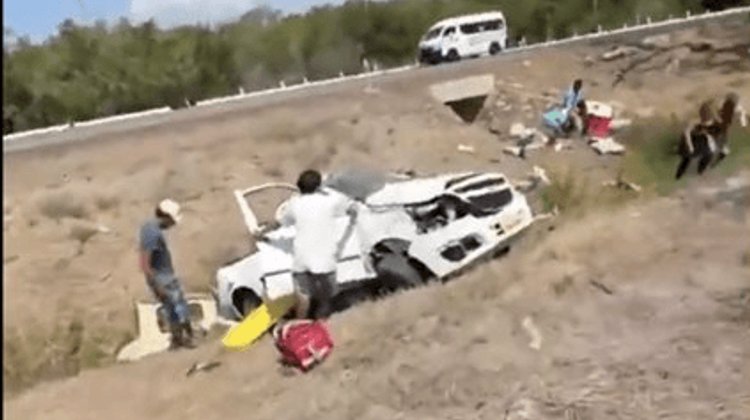 Fallecen cinco turistas tras volcadura en autopista de Acapulco