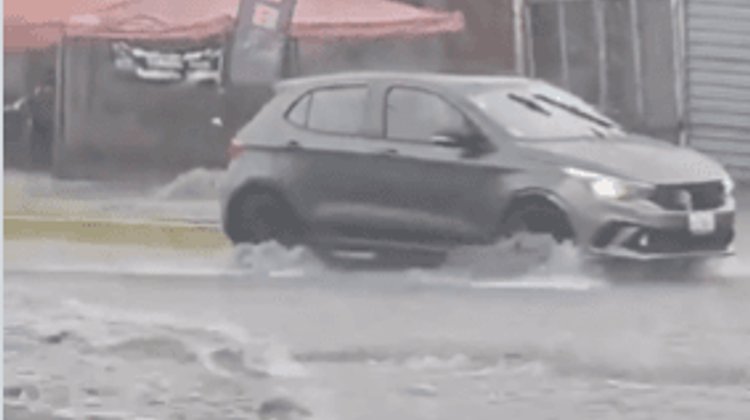 Inundaciones afectan carreteras México-Puebla y México-Texcoco