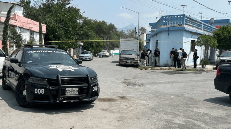 Investigan muerte de mujer dentro de vivienda en Monterrey