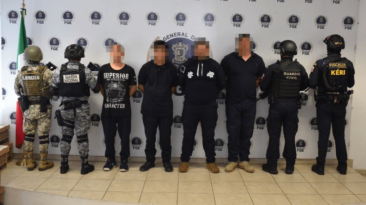 Detienen a policías de Michoacán por desaparición de personas