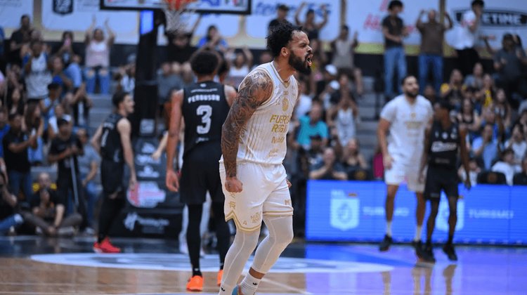 Fuerza Regia contiene a Mineros y gana 87-84 en Monterrey