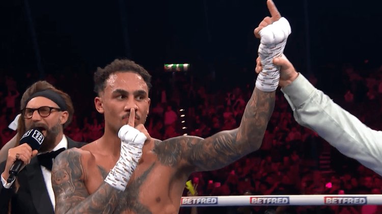 Ben Whittaker vence a Conor Wallace y se acerca al título mundial
