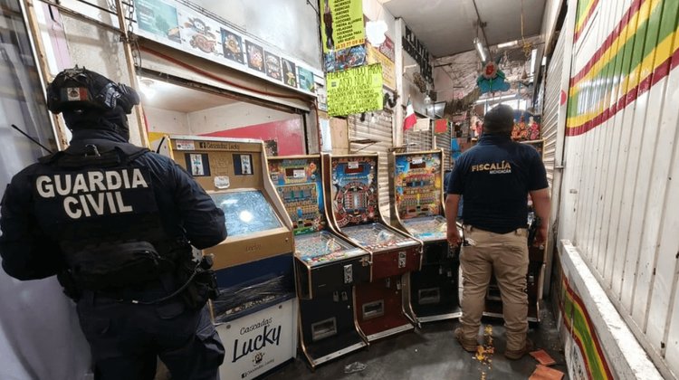 Aseguran tras cateos 64 máquinas tragamonedas en Morelia