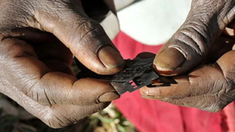 Causa indignación muerte de bebé tras mutilación genital femenina