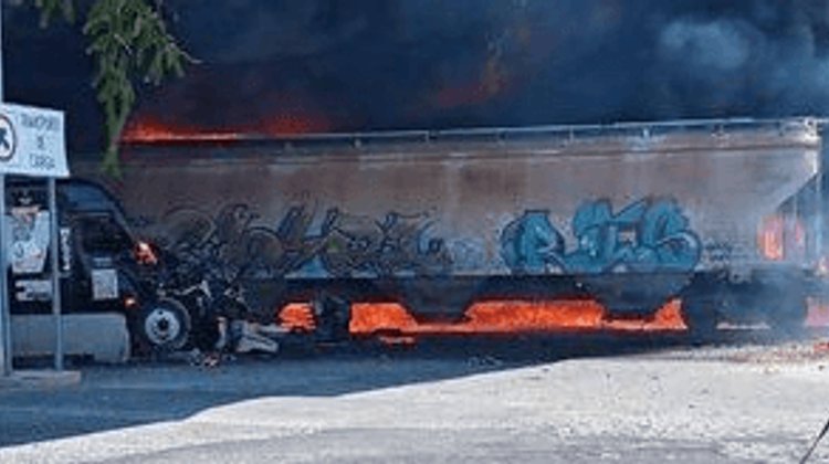 Choque entre tren y camión gasero en Querétaro deja dos muertos