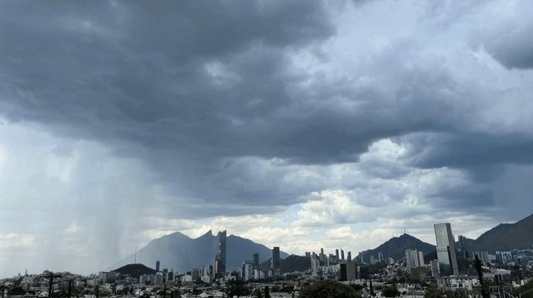 Inicia otoño en urbe regia con cambio gradual de temperatura