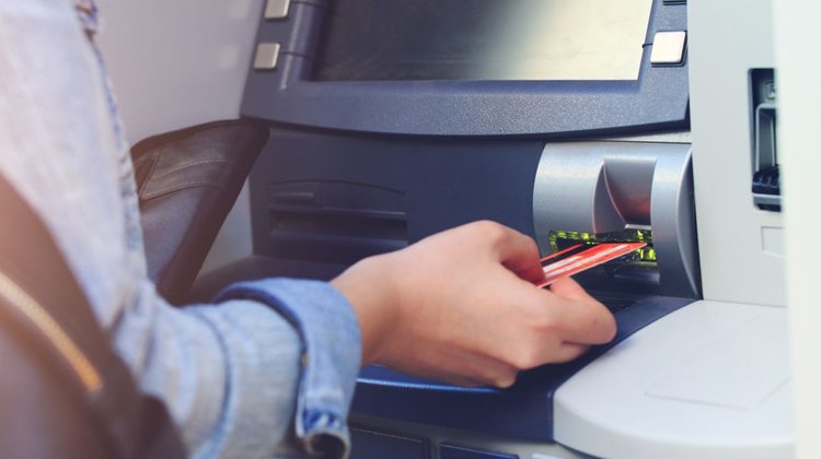 Comerciantes alertan por posibles fraudes en cajeros automáticos