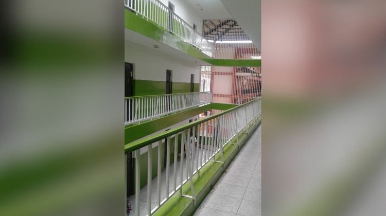 Presos escapan de una cárcel en Ecuador por un hueco en una pared