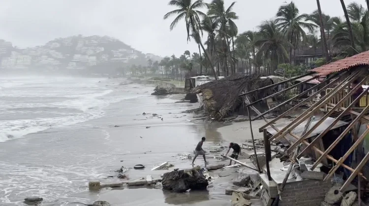 Deja Dalila daños en infraestructura en su paso por Acapulco