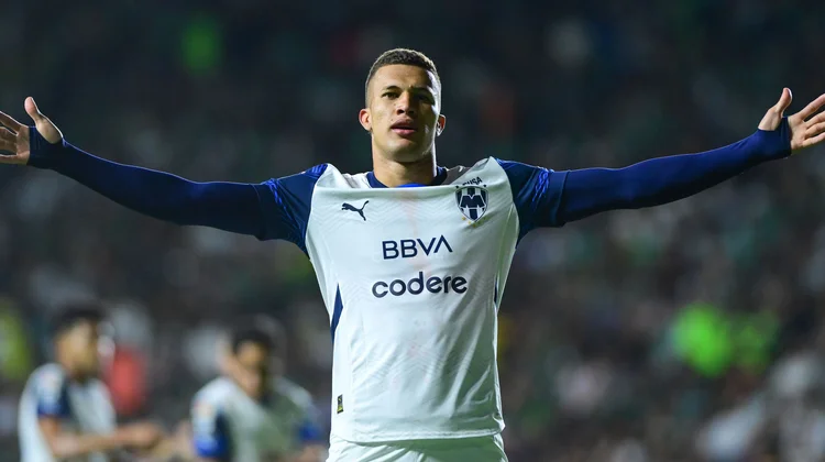 Gente del Betis llega a Monterrey para fichar a Nelson Deossa