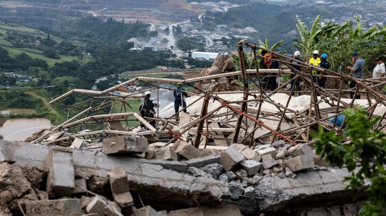 Derrumbe en templo deja tres muertos en Sudáfrica