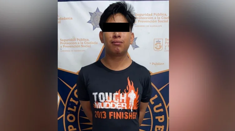 Detienen a hombre por intentar asfixiar a su esposa