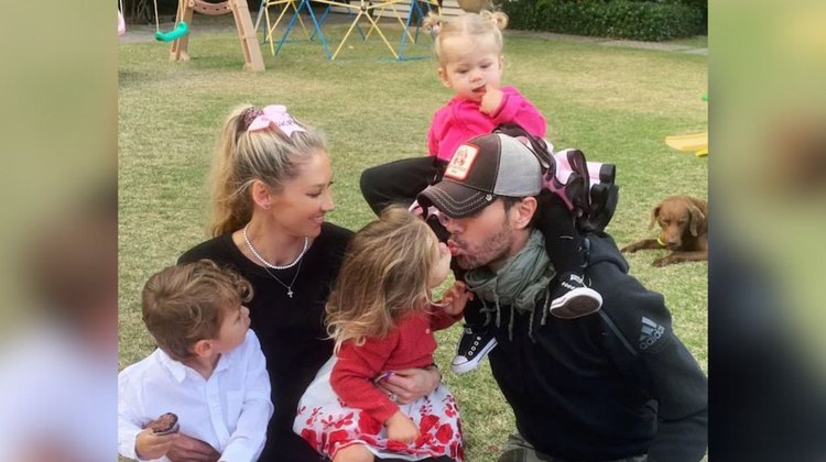 Enrique Iglesias y Anna Kournikova esperan su cuarto hijo